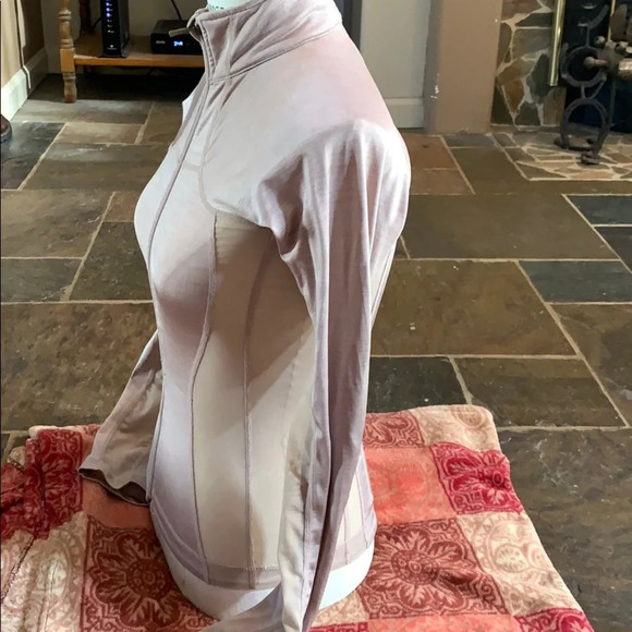 Lululemon catch me air jacket (RARE) - Picture 2 of 9